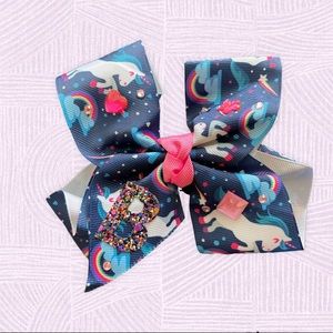 🦄🎀 Handcrafted 5 inch hair bow with glitter letter “B” 💝